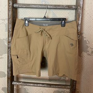 Mountain Hardware shorts 10 EUC